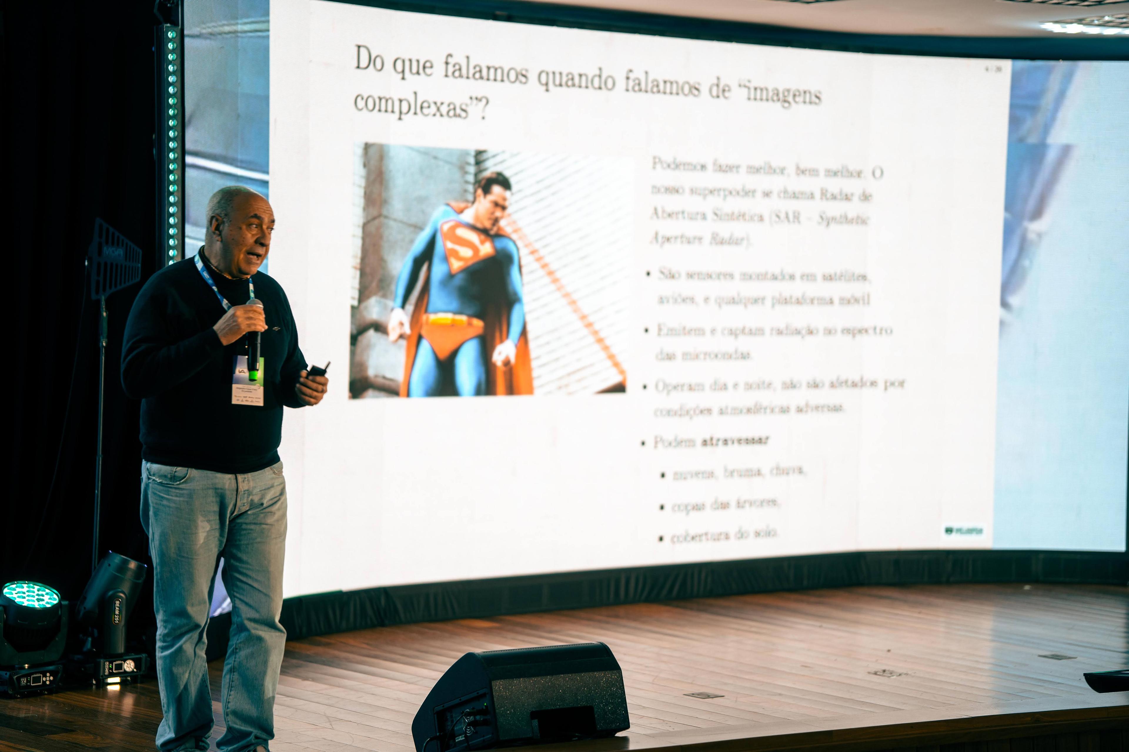 Palestra sobre visão computacional e sensoriamento remoto
